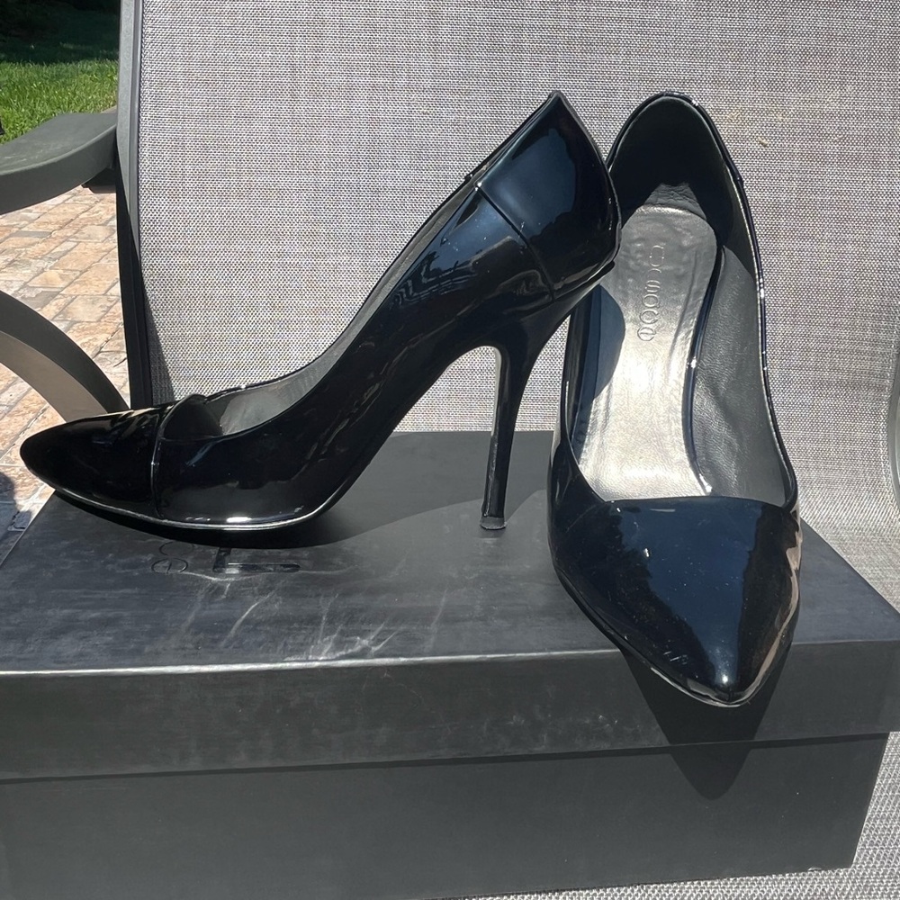 Lacquered stilettos, made in Italy